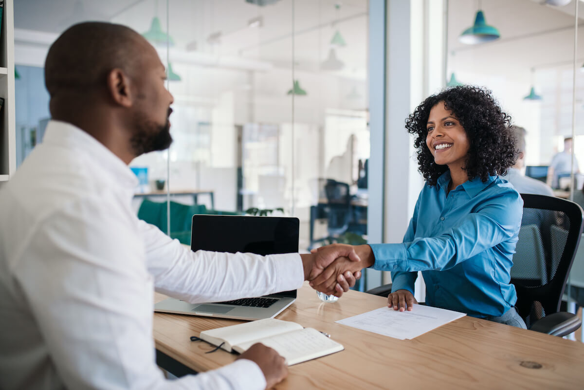 What is human capital management: entrepreneurs shaking hands