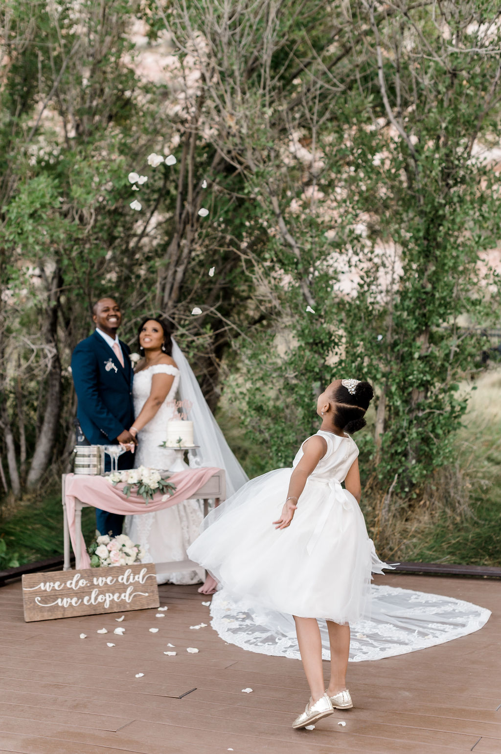 Las Vegas Elopement Photo Inspo You Should be Saving