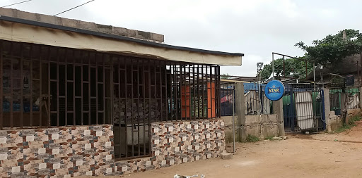 Divine Bar, By Tips Bar and Car Wash, Ekehuan Rd, Ogogugbo, Benin City, Edo, Nigeria, Bar, state Edo