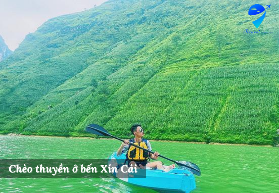 Chèo thuyền ở bến Xín Cái