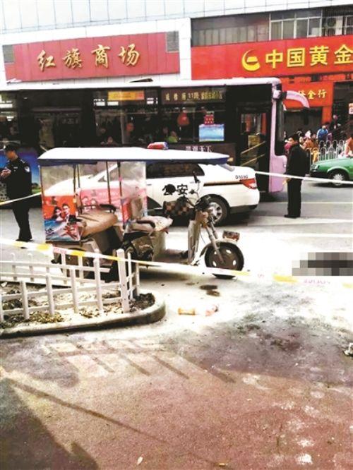 陕西咸阳摩的司机老人自焚 警方证实正在救人