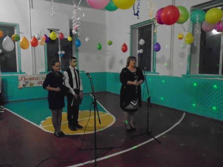 http://dikvik2009.ucoz.net/2016-2017part2/vechir_vipusknikiv-3.jpg