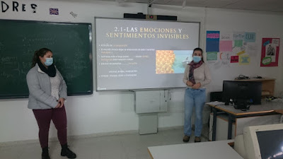 Durante nuestra exposición en el aula.