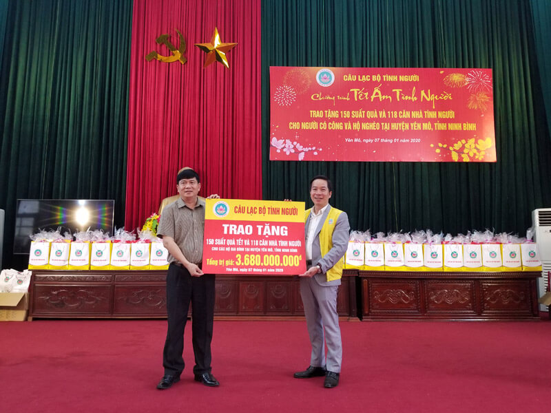 Câu lạc bộ Tình Người (68 Dương Đình Nghệ - Hà Nội) tặng ...