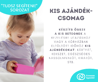 Lehet, hogy egy kép erről: 1 személy és , szöveg, amely így szól: „"TUDSZ SEGÍTENI!" SOROZAT KIS AJÁNDÉK- CSOMAG KÉSZÍTS ÖSSZE A KIS BETEGNEK A KEZELÉSRE UTAZÁSHOZ VAGY KÓRHÁZBAN ELTÖLTÖTT IDŐHÖZ KIS AJÁNDÉKOKAT: KÁRTYÁT, KEKSZET, EGÉSZSÉGES NASSOLNIVALŐT, KIRAKÓT, STB. STB Érintettek Egyesület”