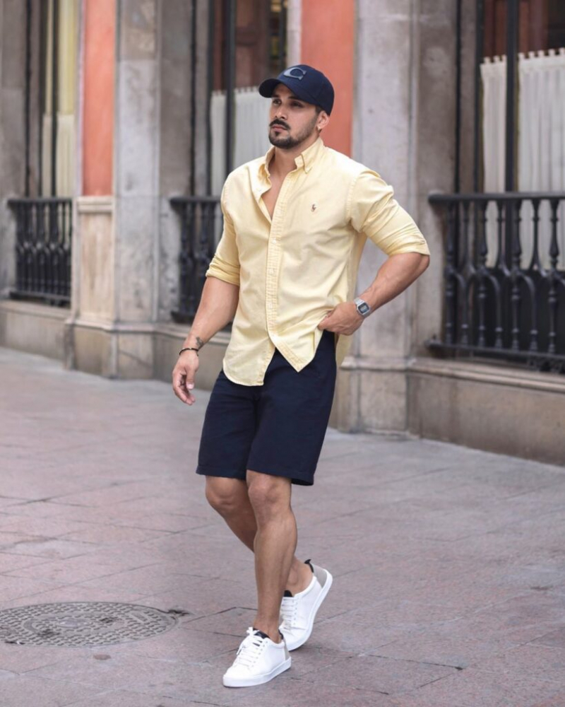 Phối áo sơ mi dài tay với quần short