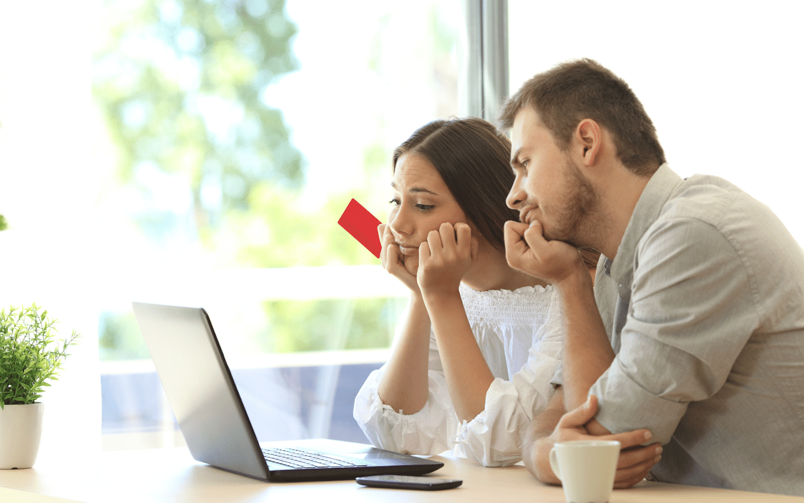 Two people looking at a computer

Description automatically generated