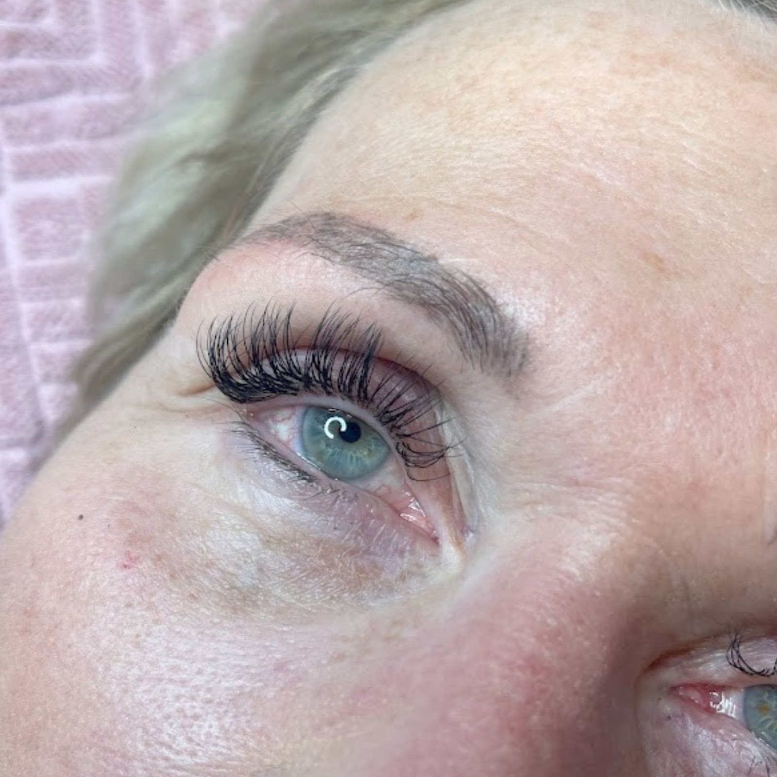 What-are-Classic-Lashes-Extensions-materials