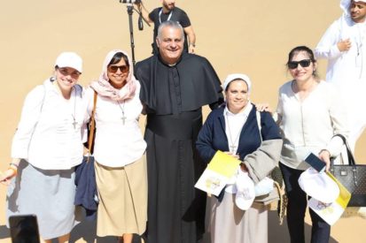 CÁI NHÌN BÊN TRONG CÁC TIỂU VƯƠNG QUỐC Ả-RẬP: Chuyến đi đầu tiên của một Giáo hoàng đến Bán đảo Ả-rập đầy những khởi đầu lịch sử, Zenit có mặt trên chuyến bay giáo hoàng