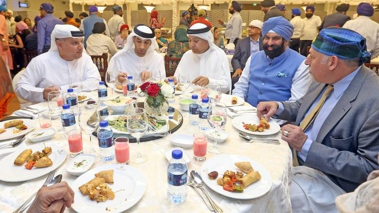 Emiratis having dinner - XploreDubai