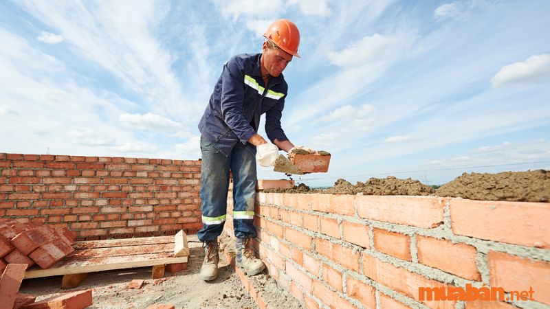  Thợ hồ là một công việc lao động chân tay phổ biến