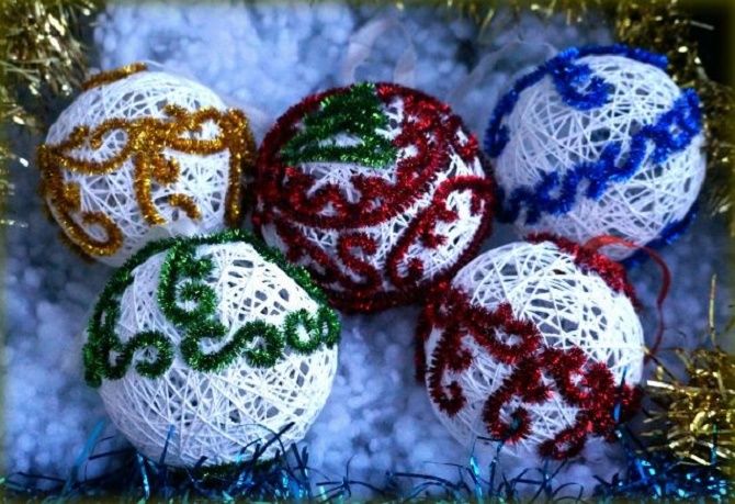 Beautiful and unusual decor of Christmas balls - the best ideas with a photo 5