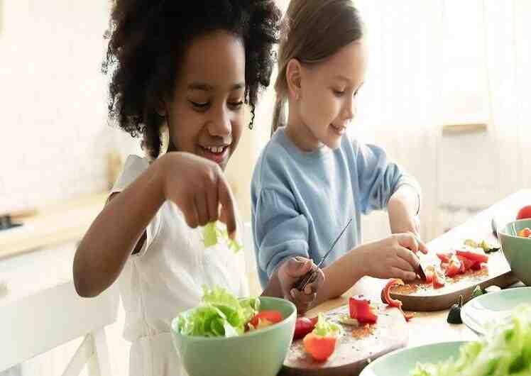 Une image contenant personne, alimentation, intérieur, femme

Description générée automatiquement