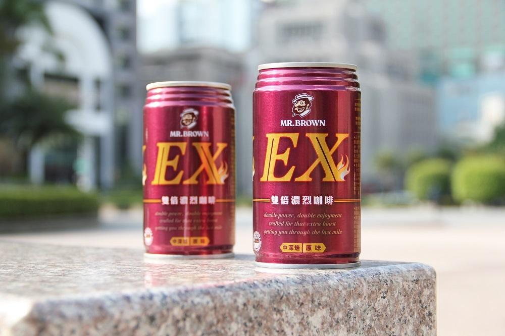 「伯朗EX雙倍濃烈咖啡」，330ml全新升級容量，一罐的咖啡因就能滿足高需求飲用族群，提供雙倍續航力，每罐建議售價30元。陪伴台灣40年 伯朗啟動品牌再造。(伯朗提供)