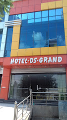 D S Grand Hotel - Hotel in Hardoi , India