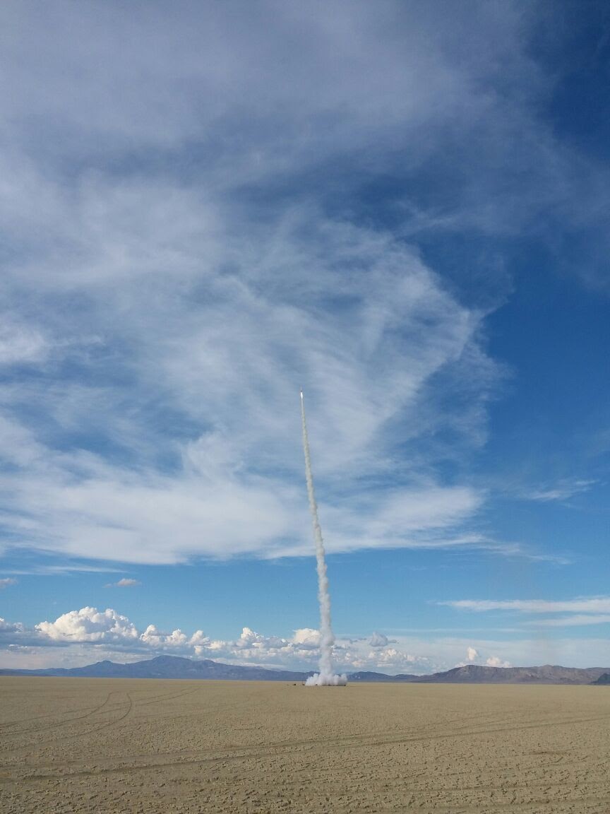 A beautiful picture of an ARLISS rocket taking off during ARLISS 2017, by Becky Green from Aeropac