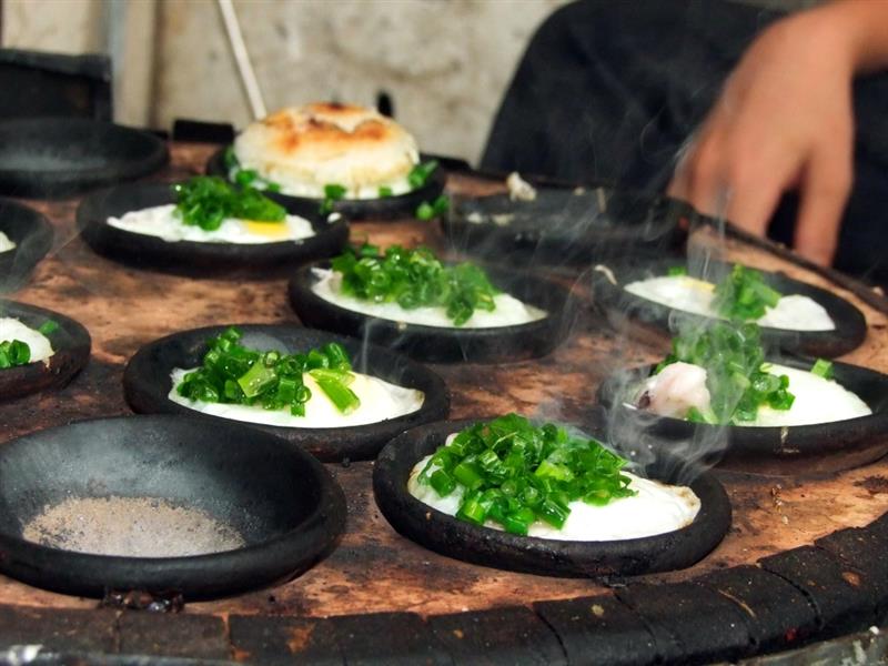 Banh-Can-2.jpg