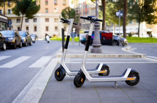 e-scooter, street