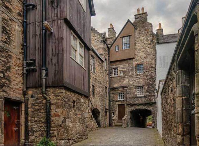 Should I Go to Glasgow or Edinburgh (Answered!)