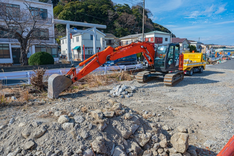 資材置き場の重機は下見されやすい