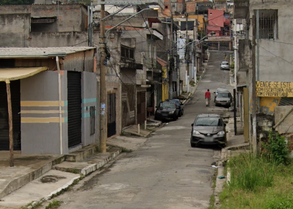 C:\Users\Delfino\Downloads\Sabesp\R Adriano Gonçalves - Area de refluxo.png