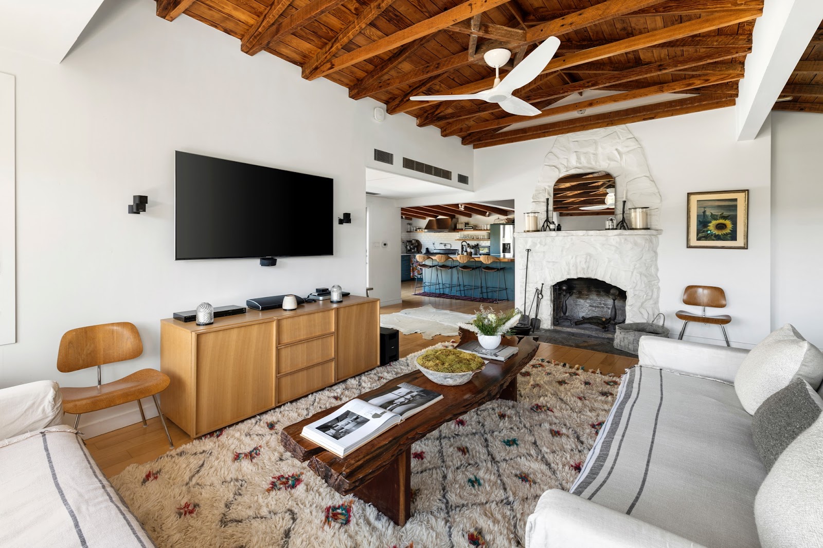 Introducing Topanga Canyon, a mid-century modern hillside hideaway that Exudes West Coast Luxury. This short-term rental is available at Open Air Homes and Airbnb.