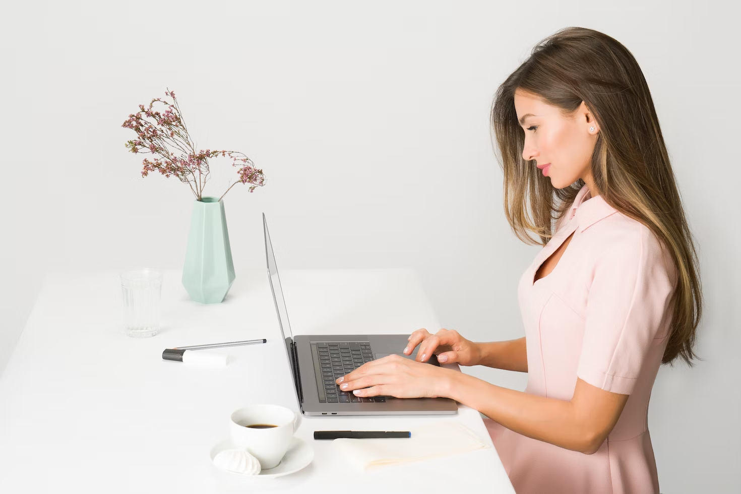 Girl working on laptop

Who Pays for Bankruptcies
