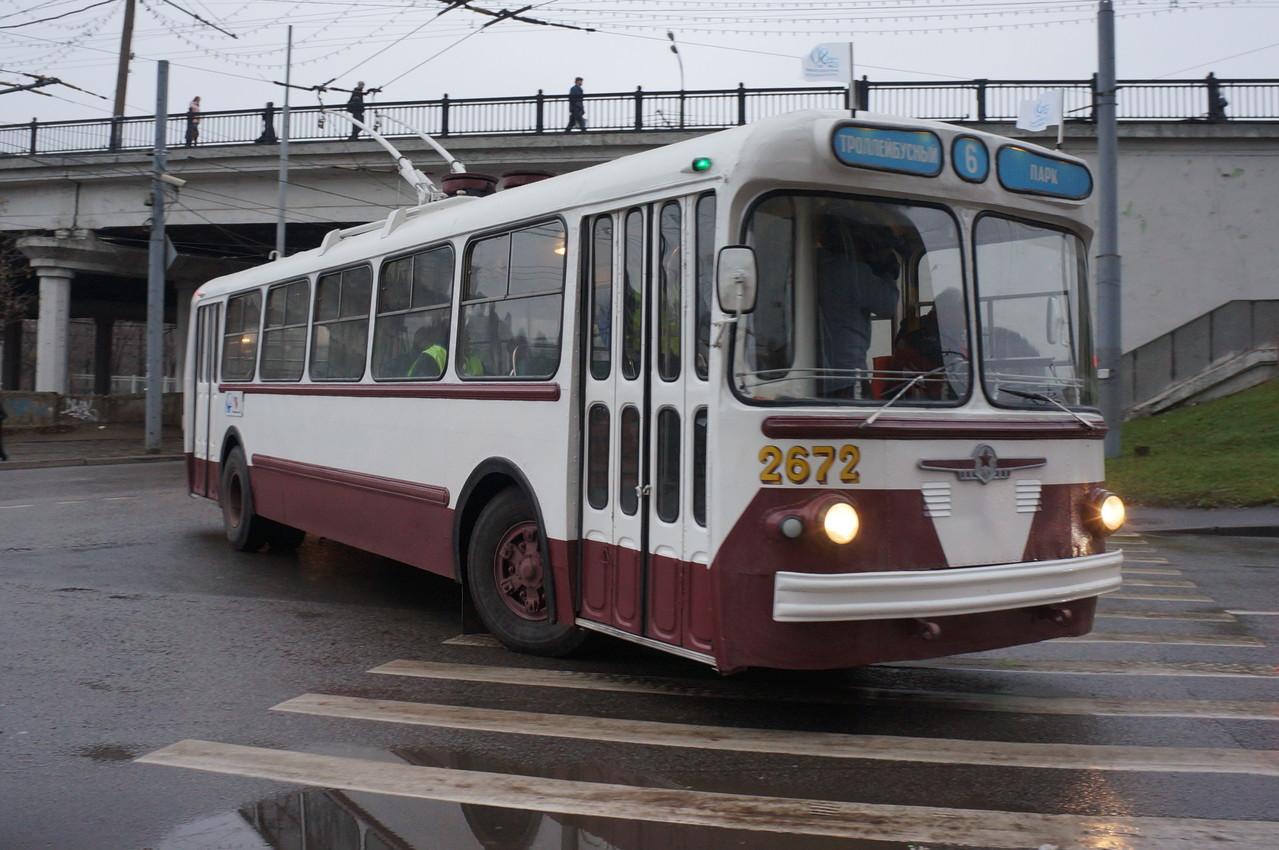 «Крокодил», «Колбаса», «Аквариум» и «Гармошка»: какими были старые советские троллейбусы?