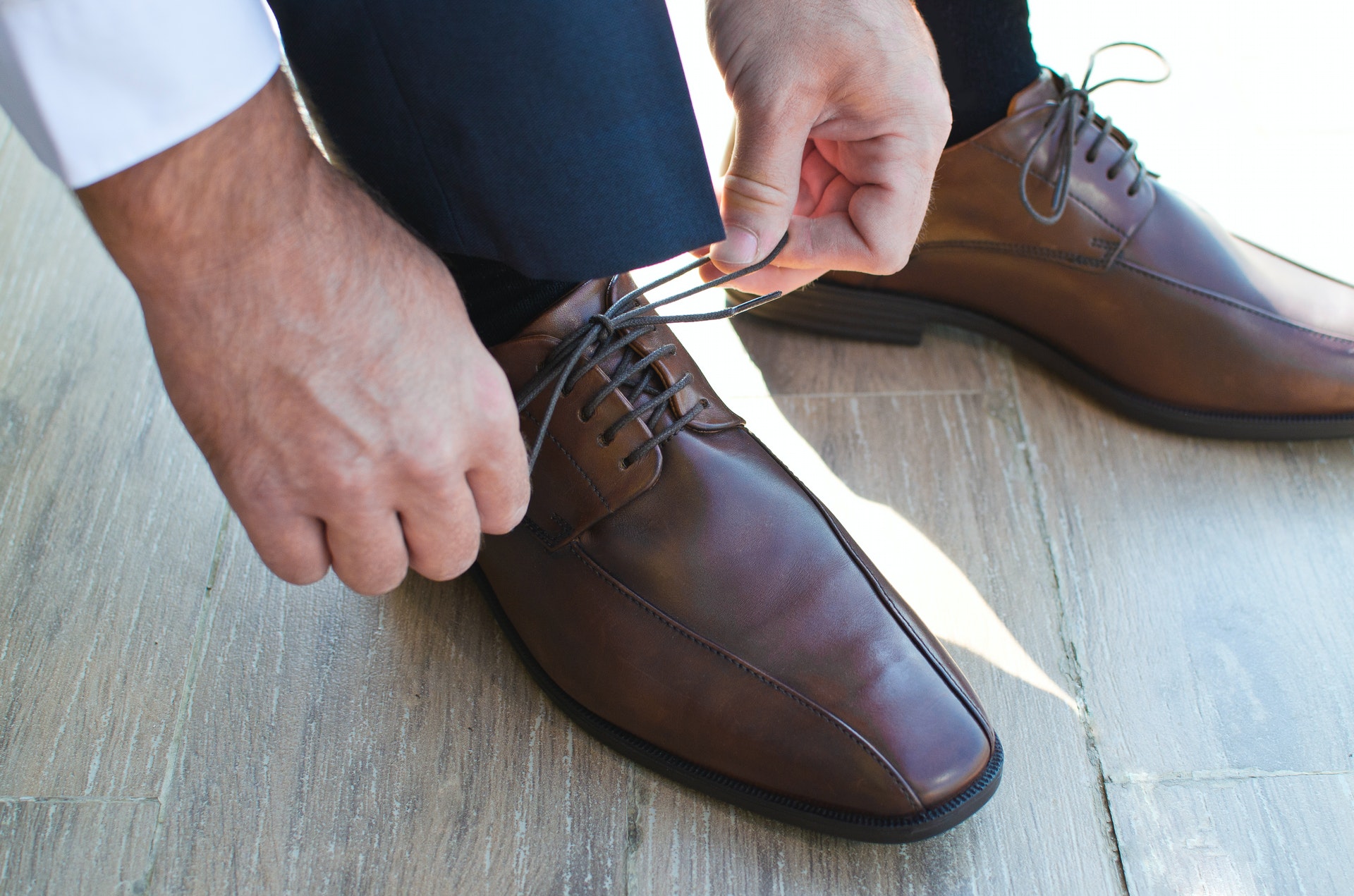 How To Lace Oxfords & Tie Men's Dress Shoes by DapperFam – DAPPERFAM