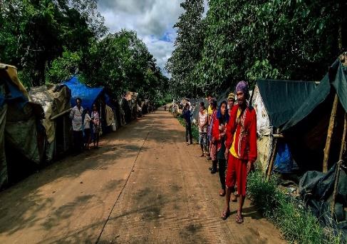 Displaced families live in the backstreets of Bukidnon town