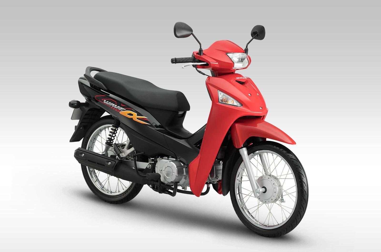 Ảnh có chứa xe máy, con đường, màu đỏ, đậu xe Mô tả được tạo tự động