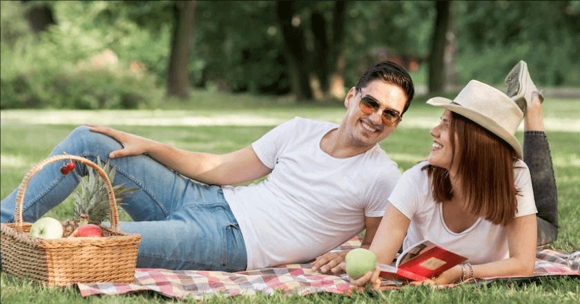 haben Sie ein romantisches Date mit einem Picknick