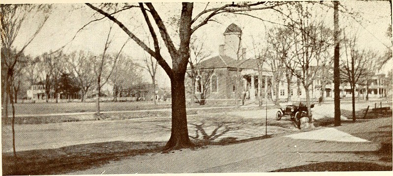 Black and white photograph of the College of William & Mary.