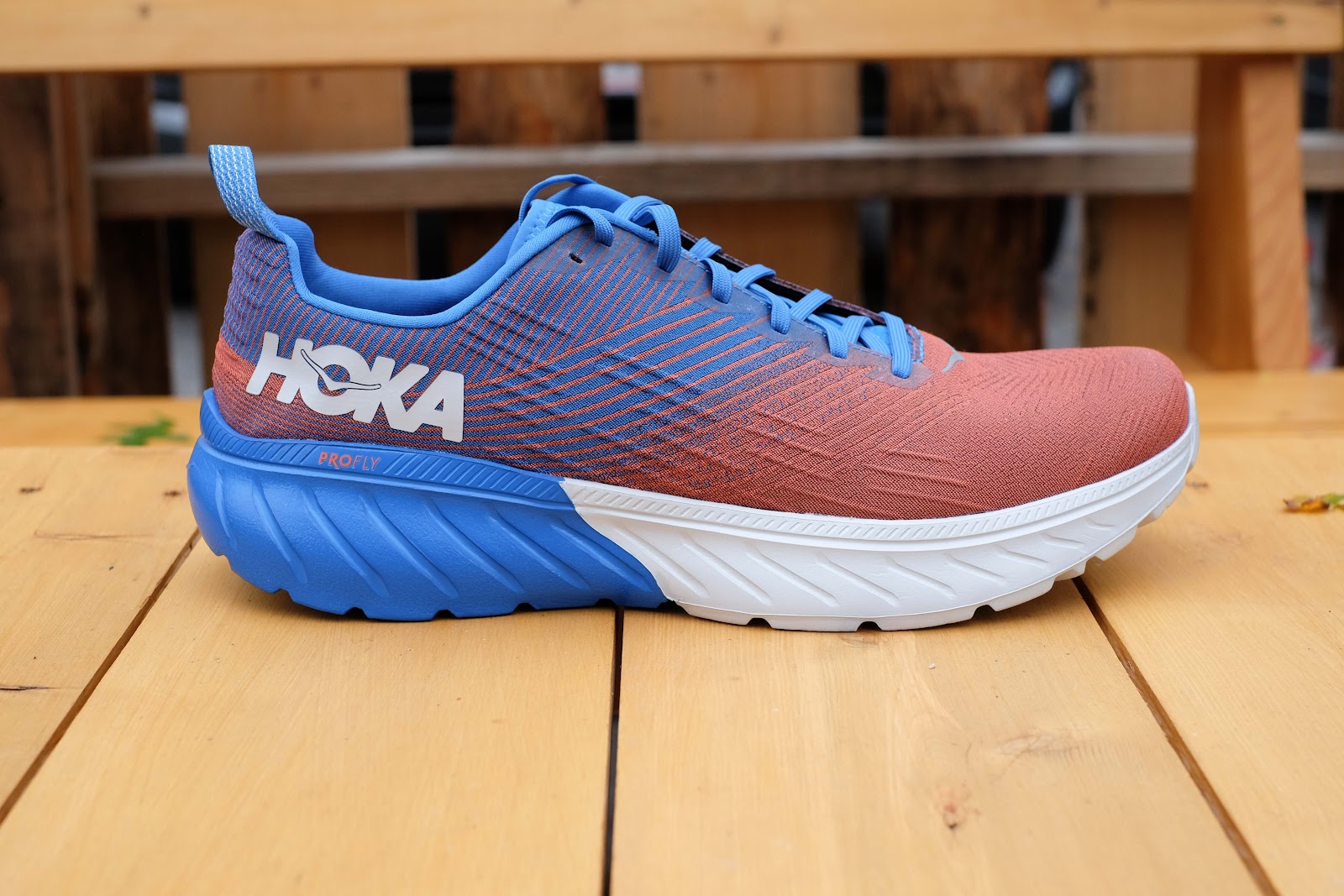 hoka one one w mach