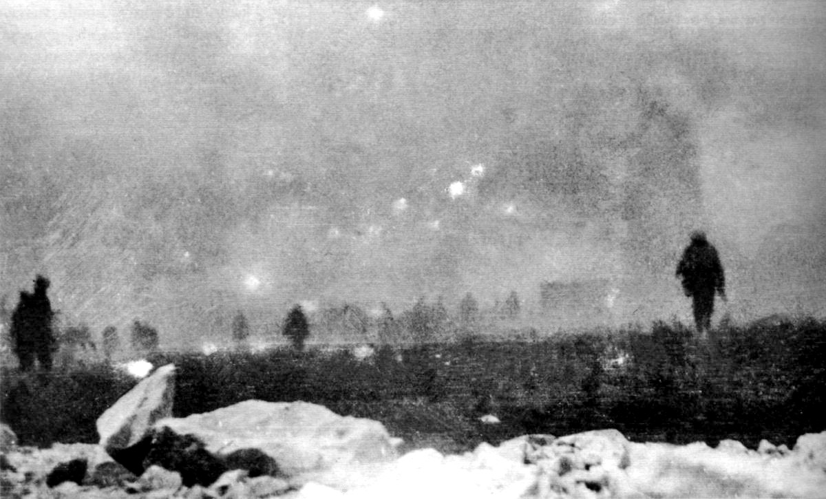 [I14]  British_infantry_advancing_at_Loos_25_September_1915.jpg