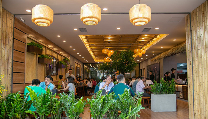 Glovimex Bamboo lampshades at restaurant