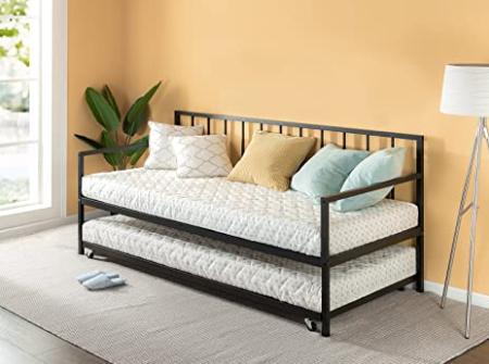 Day bed with trundle for 2 guests in a room