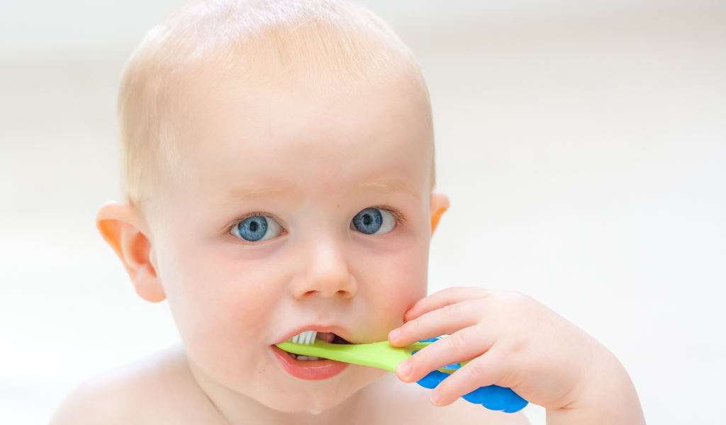 Điều trị nhiệt miệng ở trẻ em bằng cách vệ sinh răng miệng thường xuyên
