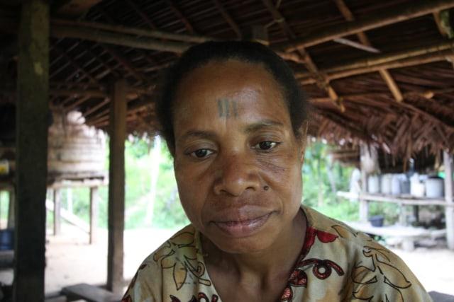 Tato Jadi Lambang Kecantikan Perempuan Adat di Papua - kumparan.com