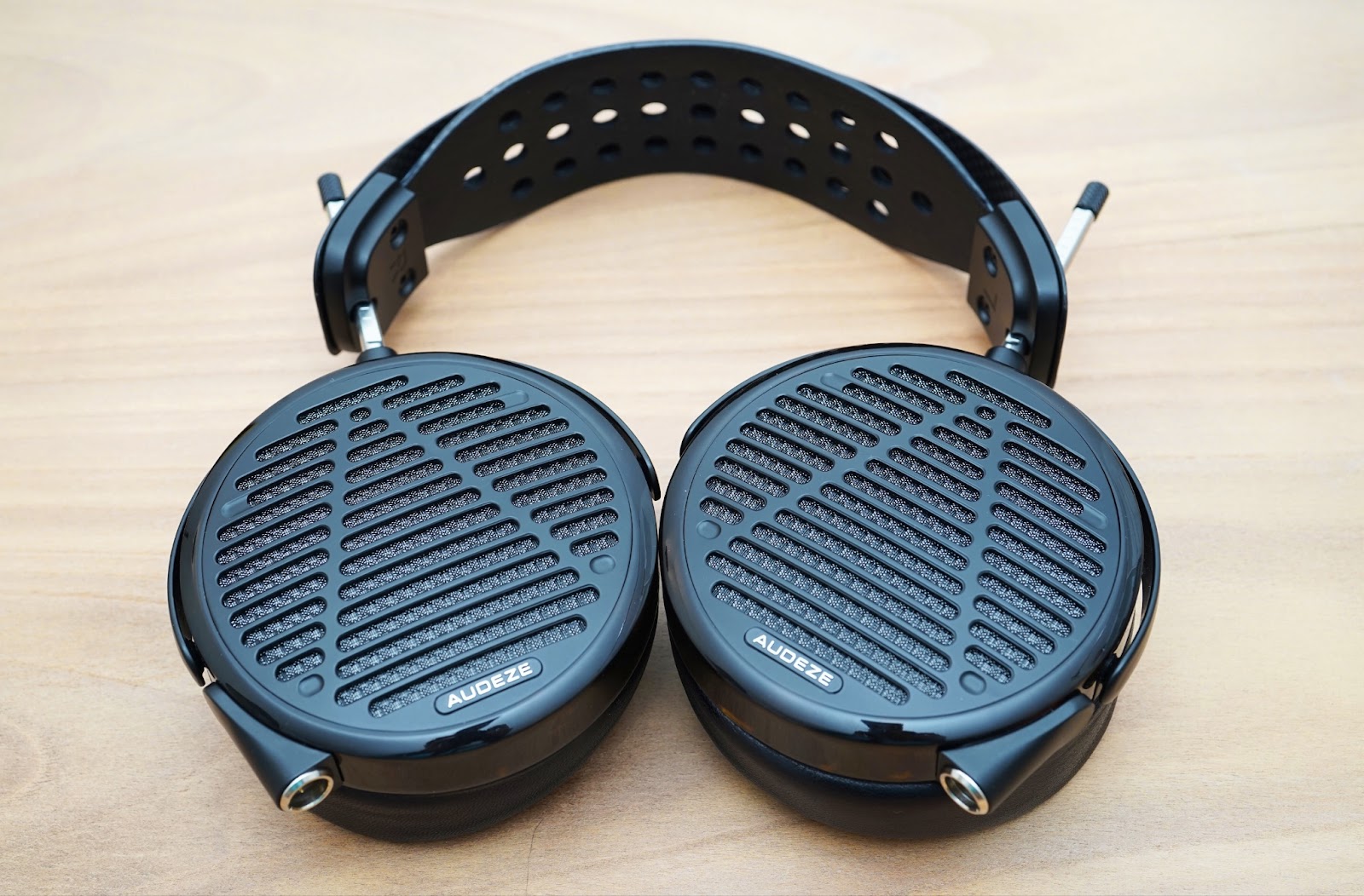 Audeze LCD-5: the ultimate hi-fi headphones? - Son-Vidéo.com: blog
