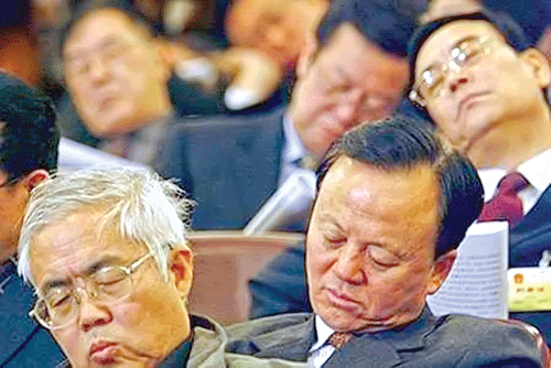 Kết quả hình ảnh cho hình ảnh đại biểu quốc hội ngủ gật