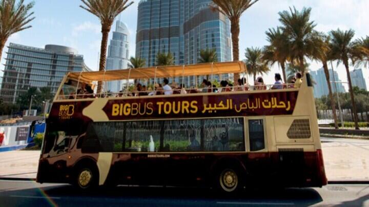 Autobús turístico de Dubái. Abu Dhabi vs Dubai.