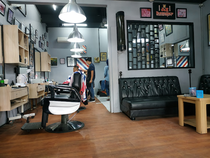 J & K Barbershop