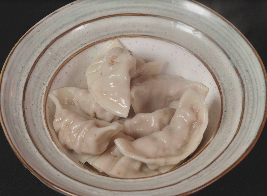 A picture containing plate, dumpling, dessert, sliced

Description automatically generated