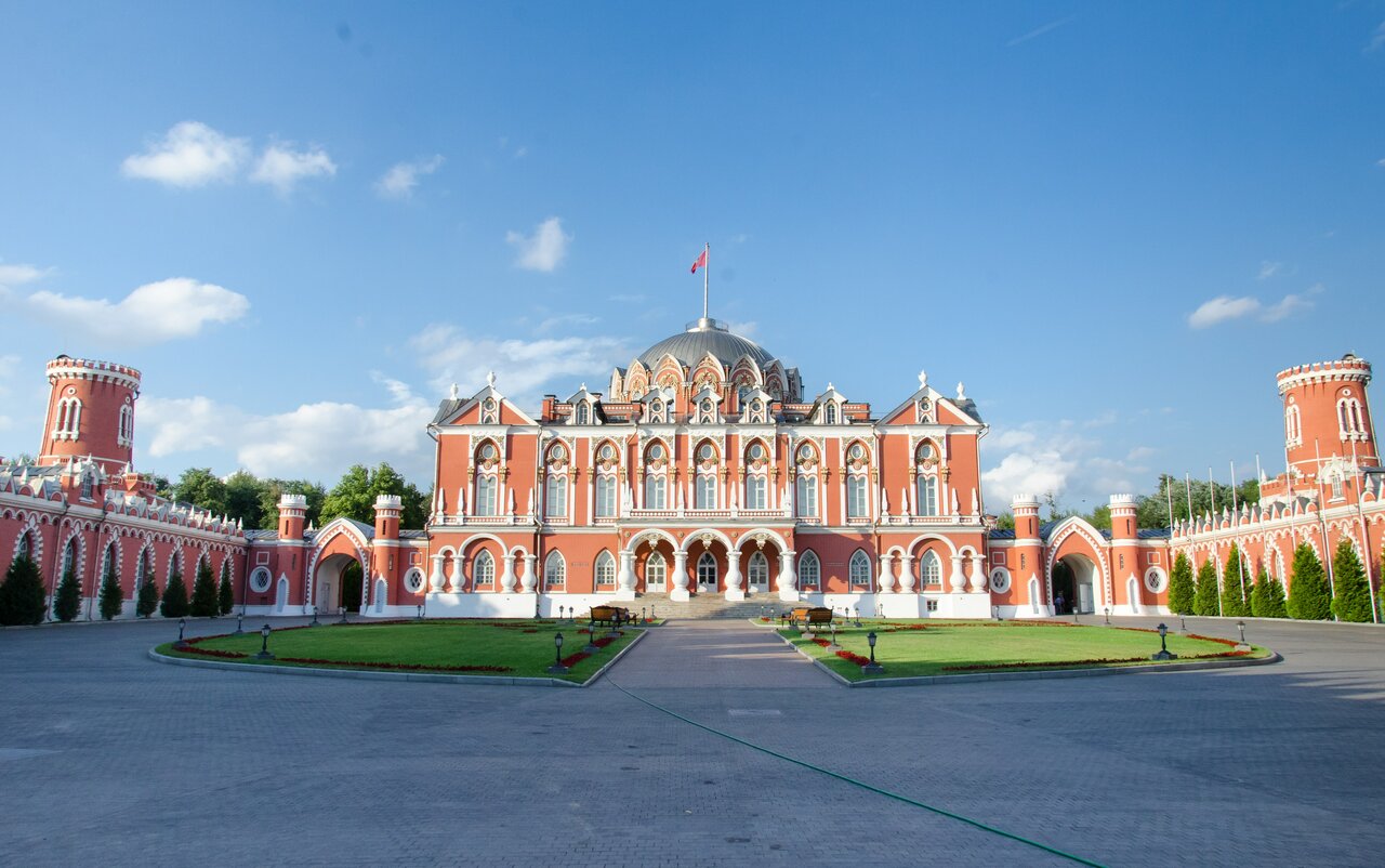 петровский дворец в санкт петербурге