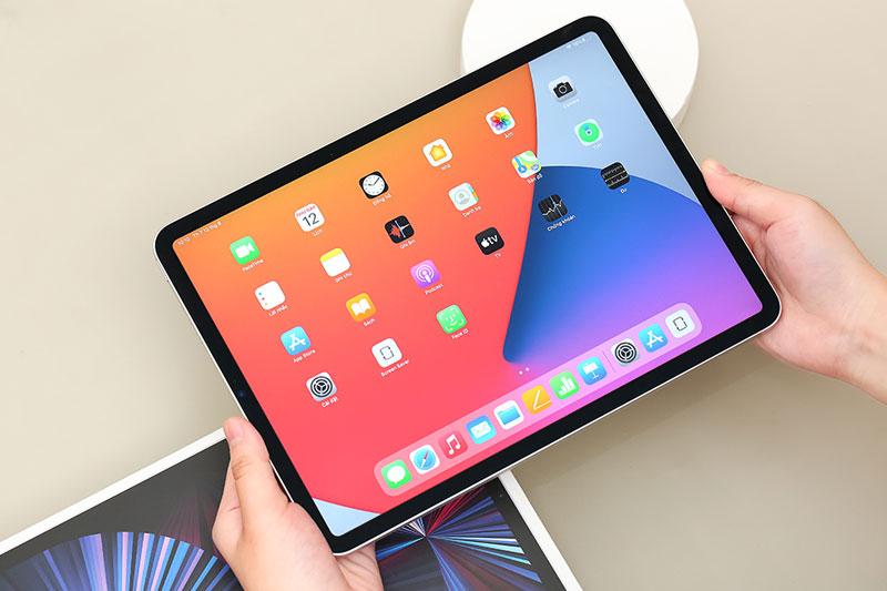 iPad Pro M1 11 inch WiFi 128GB (2021) | Màn hình có kích thước 11 inch kết hợp với công nghệ hình ảnh đỉnh cao ​​Dolby Vision