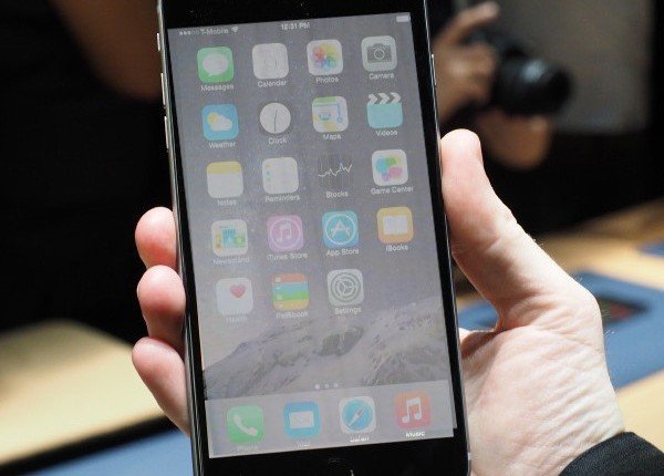 Sửa lỗi màn hình iPhone 6, 6 Plus, 6s, 6s Plus bị sọc