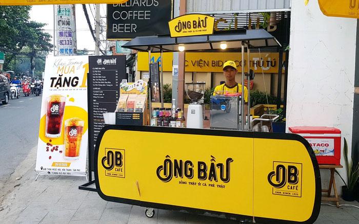 Ảnh có chứa văn bản, vàng, ngoài trời

Mô tả được tạo tự động