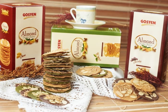 Almond Crispy Oleh Oleh Wajib Saat Sahabat Berkunjung Ke