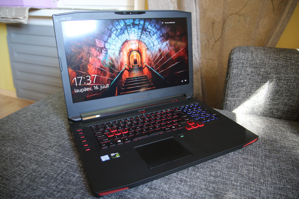 THE ACER PREDATOR HELIOS 300 | The Best Gaming Laptop